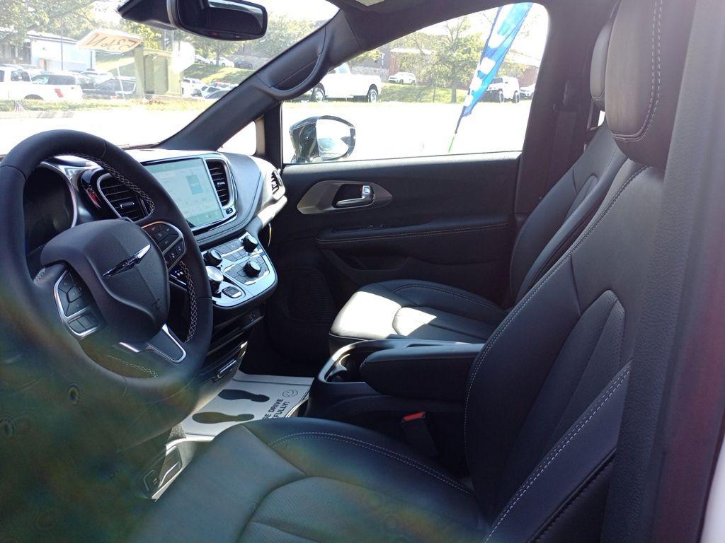 new 2026 Chrysler Pacifica car, priced at $37,283