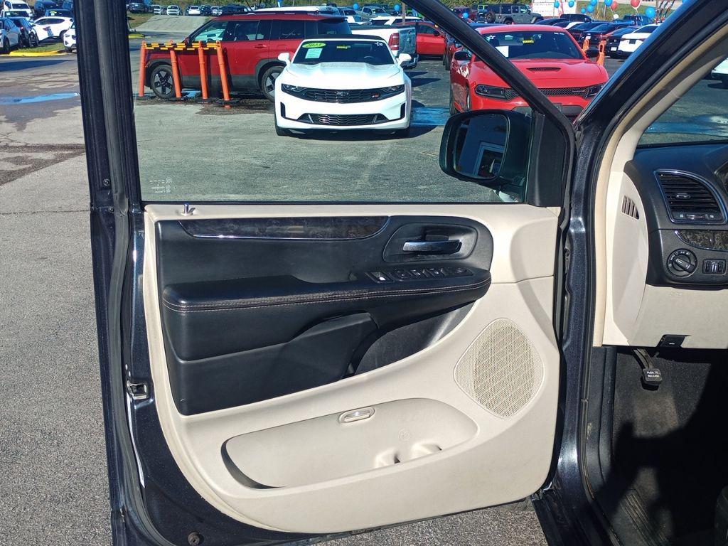 used 2014 Chrysler Town & Country car, priced at $3,500