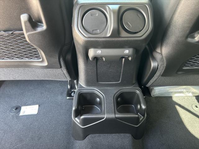 new 2025 Jeep Gladiator car, priced at $40,223