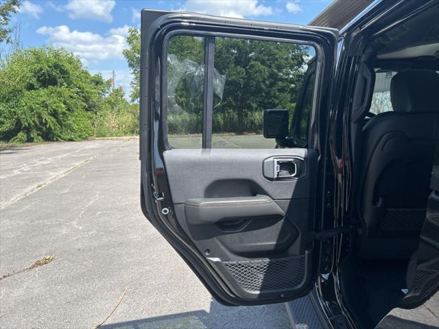 new 2025 Jeep Gladiator car, priced at $40,223