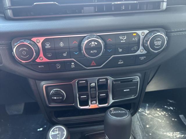 new 2025 Jeep Gladiator car, priced at $40,223