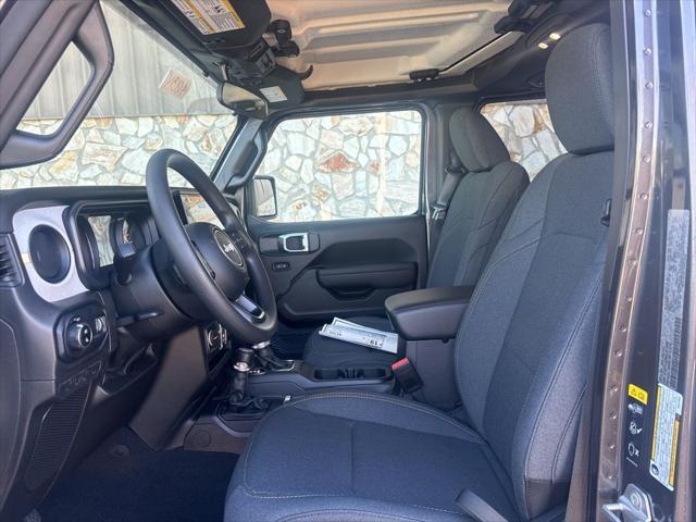 new 2025 Jeep Gladiator car, priced at $37,683