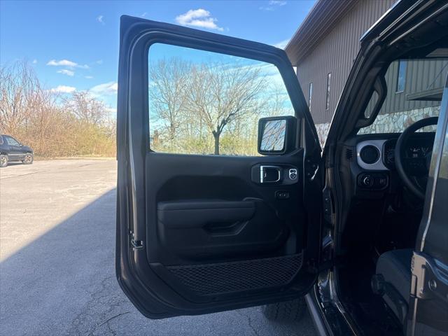 new 2025 Jeep Gladiator car, priced at $37,683