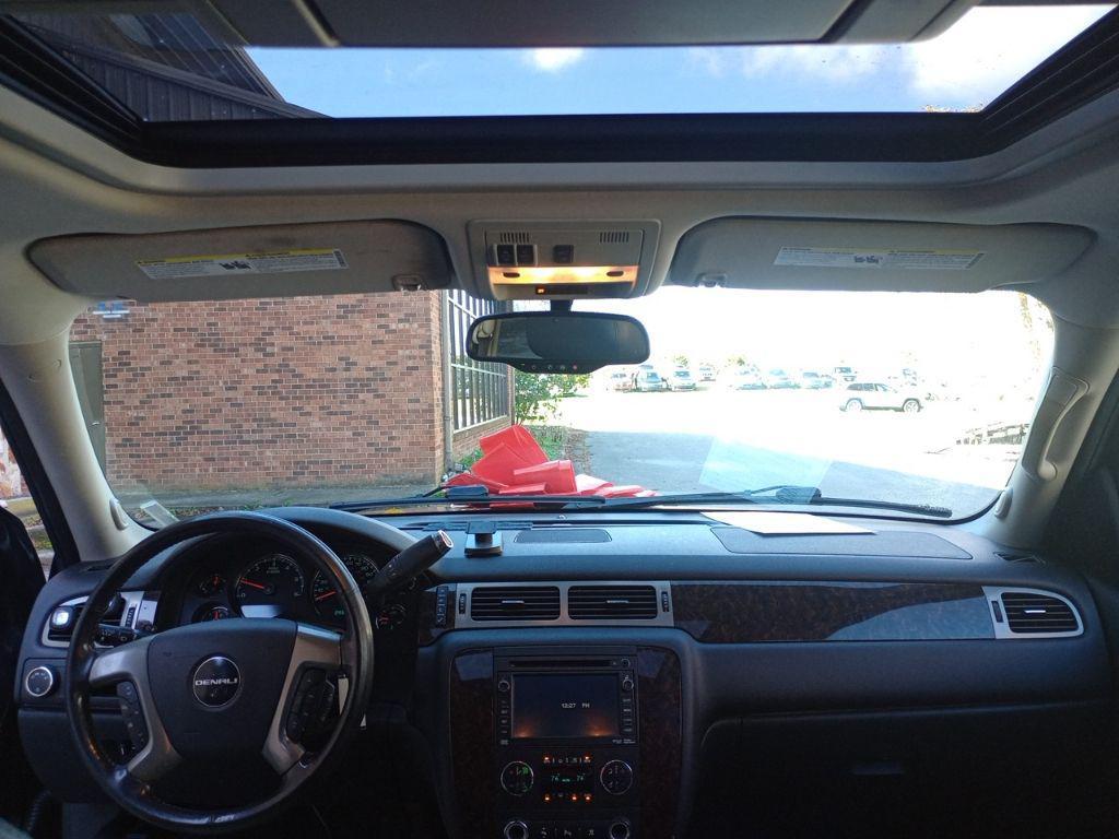 used 2011 GMC Yukon XL car, priced at $5,400