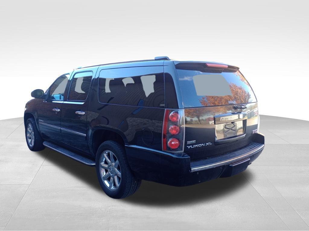 used 2011 GMC Yukon XL car, priced at $5,400