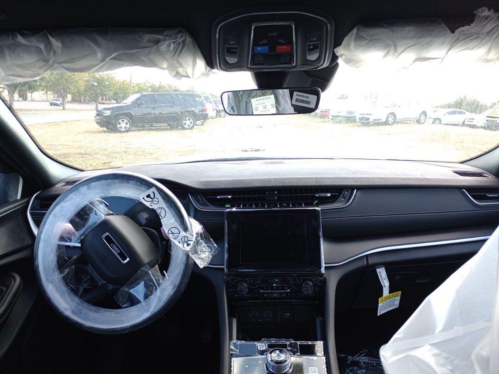 new 2025 Jeep Grand Cherokee car, priced at $48,205