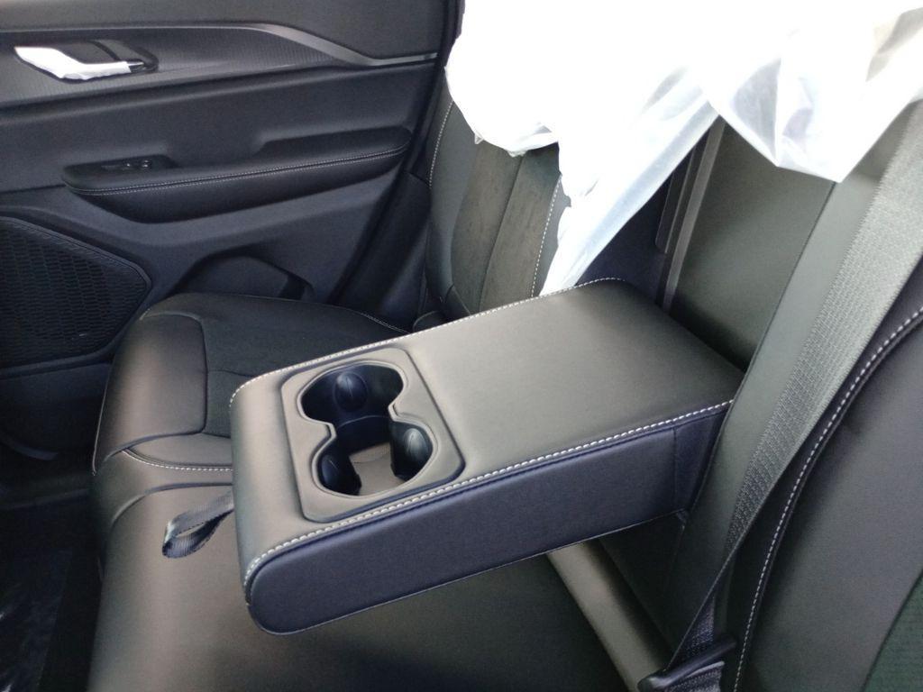 new 2025 Jeep Grand Cherokee car, priced at $48,205