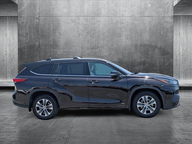 used 2022 Toyota Highlander Hybrid car, priced at $35,500