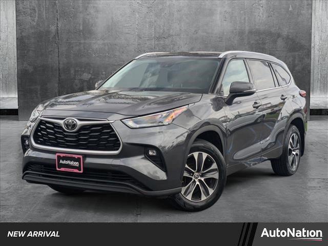 used 2022 Toyota Highlander car, priced at $36,995