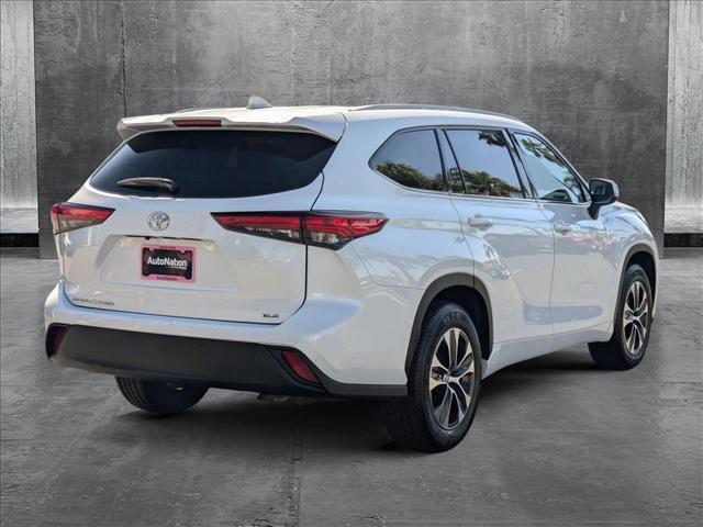 used 2022 Toyota Highlander car, priced at $34,995