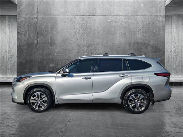 used 2022 Toyota Highlander car, priced at $35,750