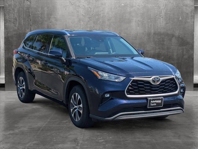 used 2020 Toyota Highlander car, priced at $34,495