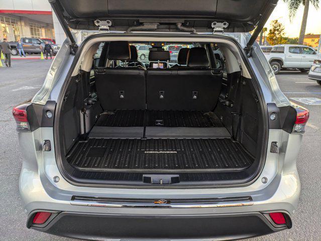 used 2020 Toyota Highlander car, priced at $35,888