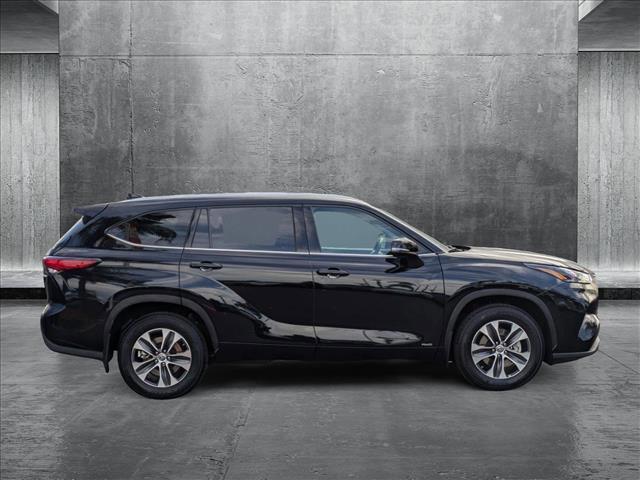 used 2022 Toyota Highlander Hybrid car, priced at $38,521