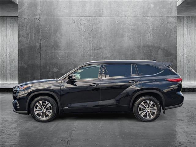 used 2022 Toyota Highlander Hybrid car, priced at $38,521