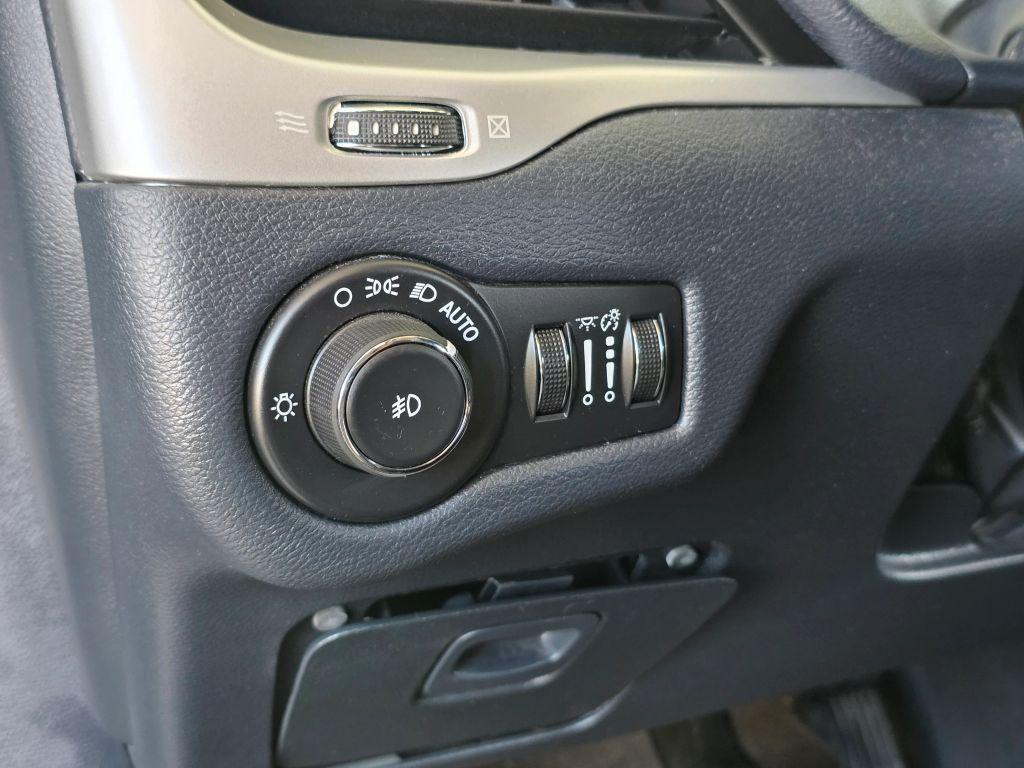 used 2015 Jeep Cherokee car, priced at $10,950