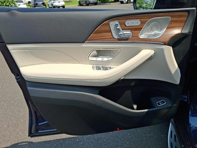 new 2025 Mercedes-Benz GLS 450 car, priced at $99,570