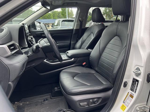 used 2020 Toyota Highlander car, priced at $33,166