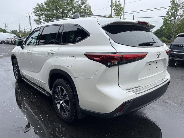 used 2020 Toyota Highlander car, priced at $33,166
