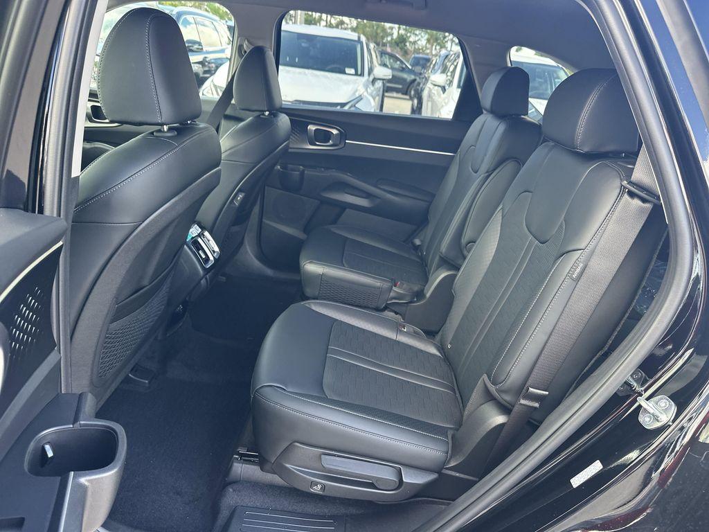 new 2025 Kia Sorento Hybrid car, priced at $40,425