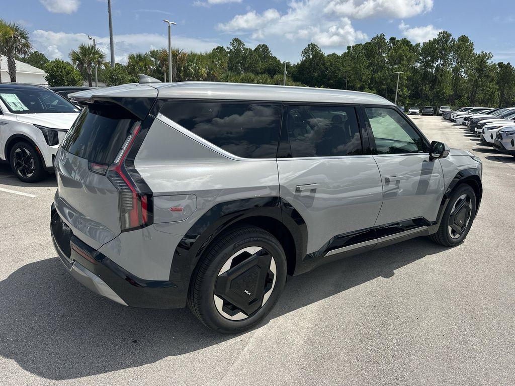 new 2026 Kia EV9 car, priced at $62,075
