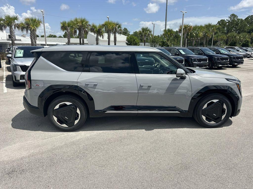 new 2026 Kia EV9 car, priced at $62,075