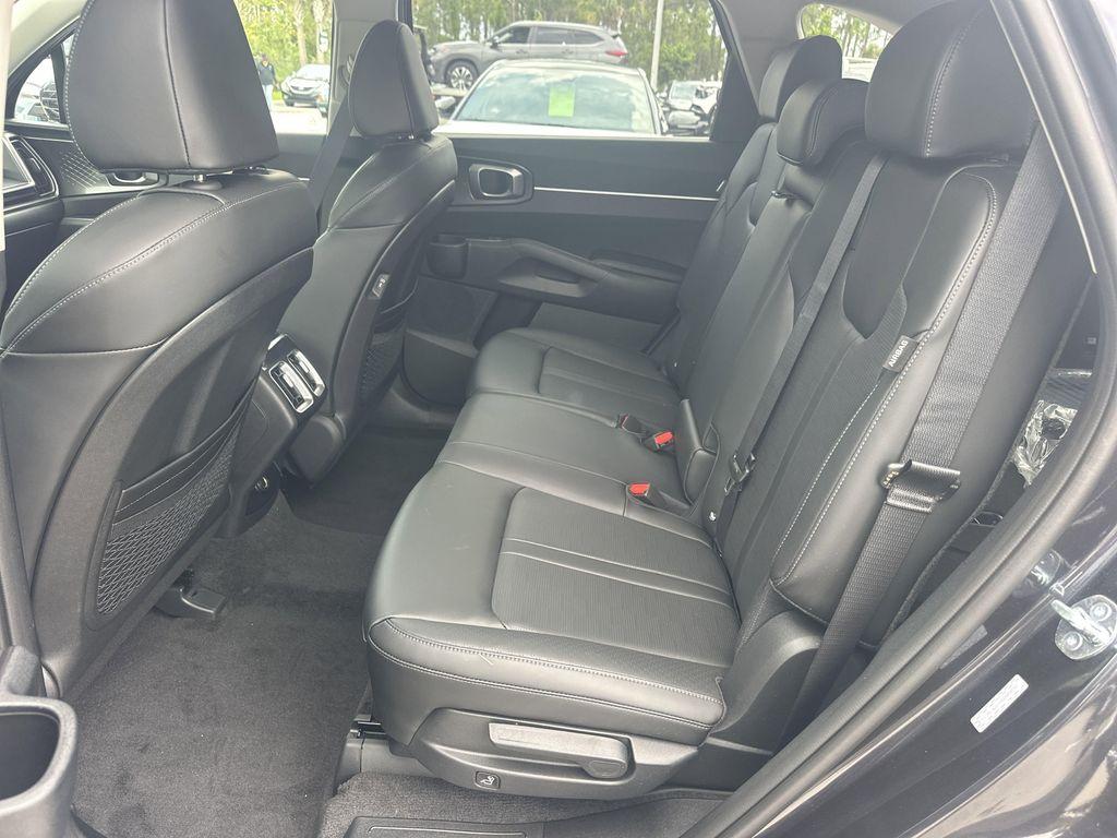 new 2025 Kia Sorento car, priced at $35,536