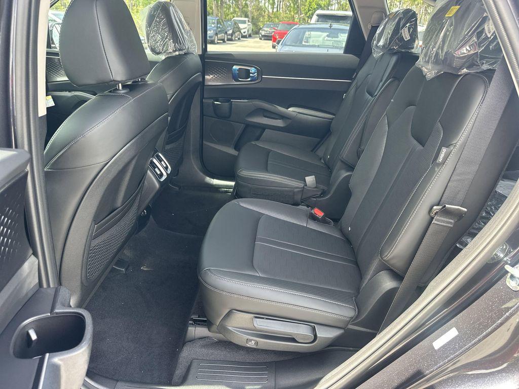 new 2025 Kia Sorento car, priced at $39,901