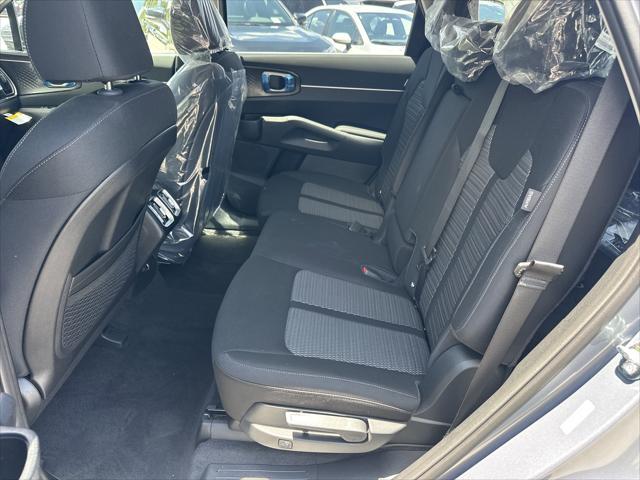 new 2025 Kia Sorento car, priced at $33,735