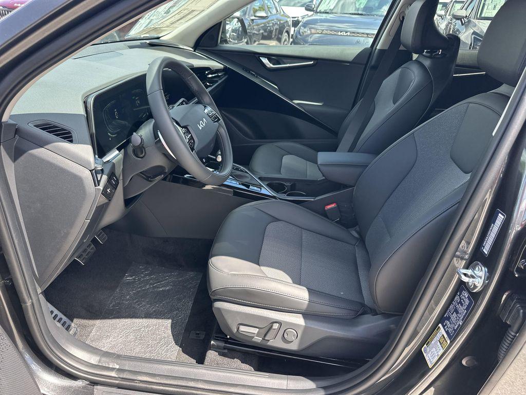 new 2025 Kia Niro car, priced at $32,386