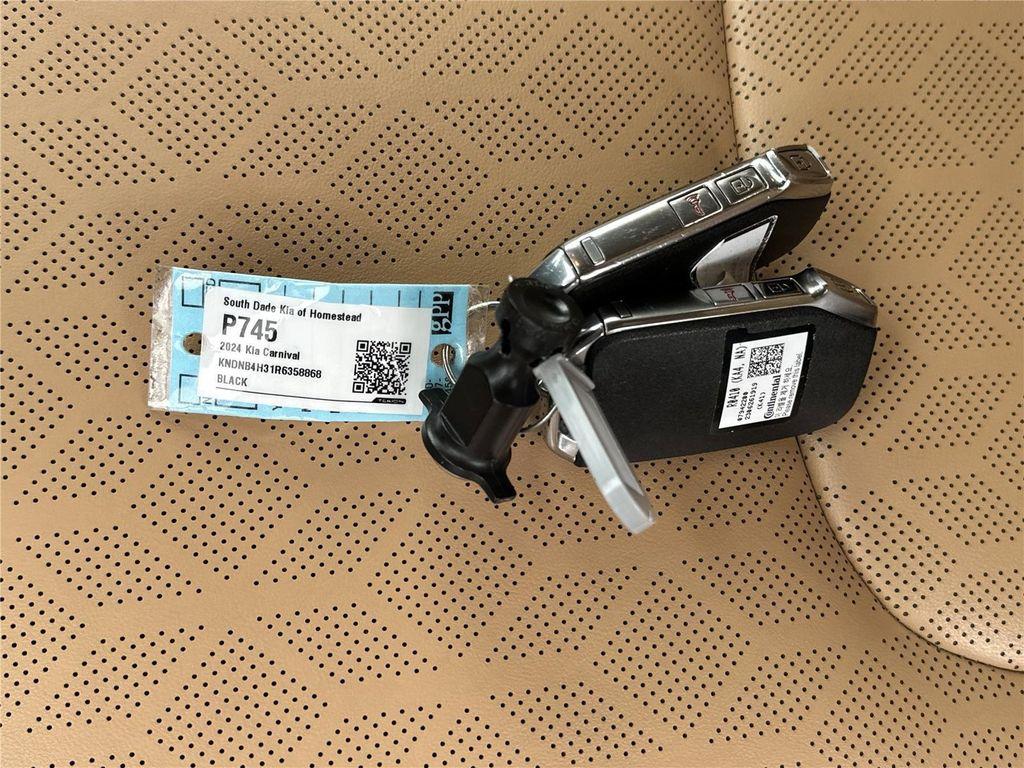 used 2024 Kia Carnival car, priced at $29,818