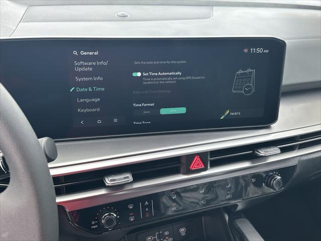 new 2025 Kia Sorento car, priced at $33,735
