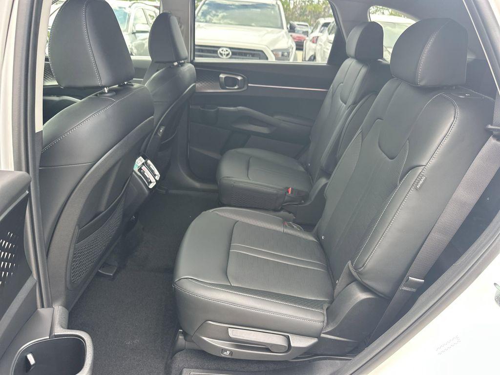 new 2025 Kia Sorento Hybrid car, priced at $40,038