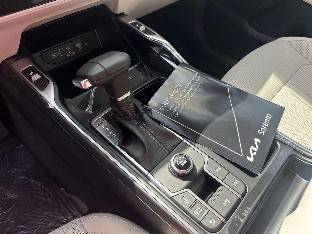 new 2025 Kia Sorento car, priced at $37,976