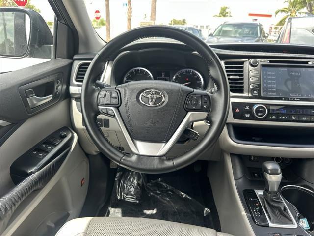 used 2016 Toyota Highlander car