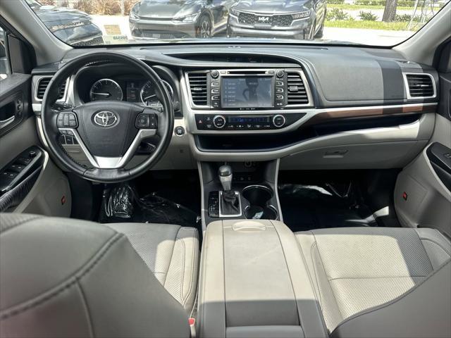 used 2016 Toyota Highlander car