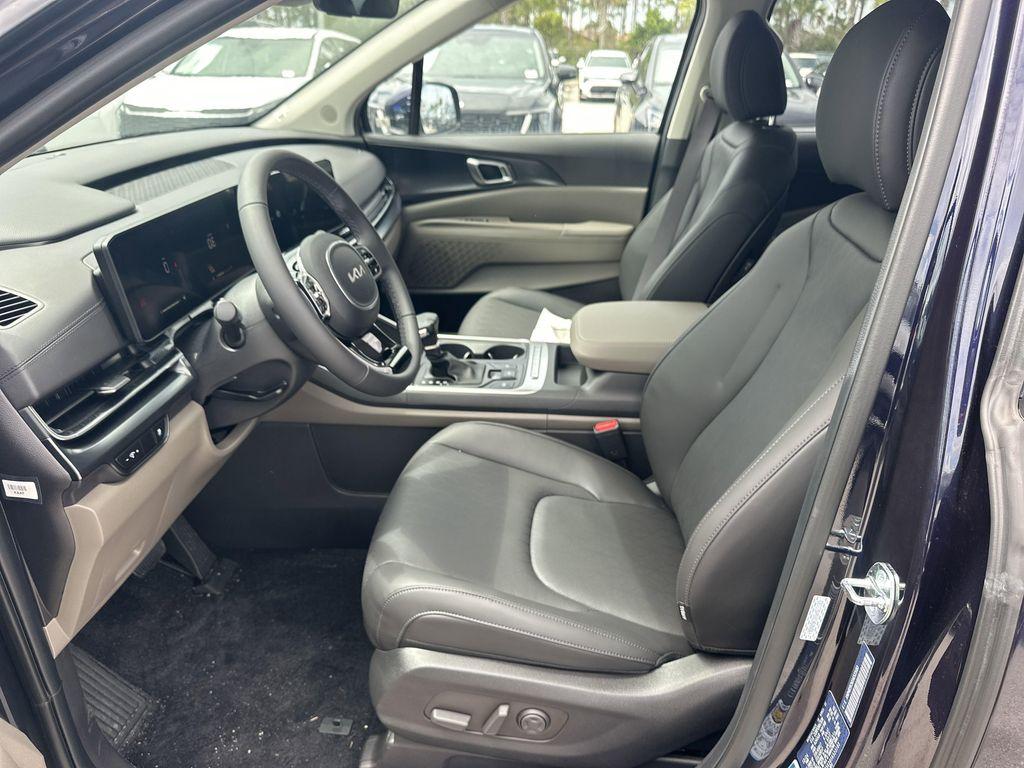 new 2025 Kia Carnival car, priced at $39,504