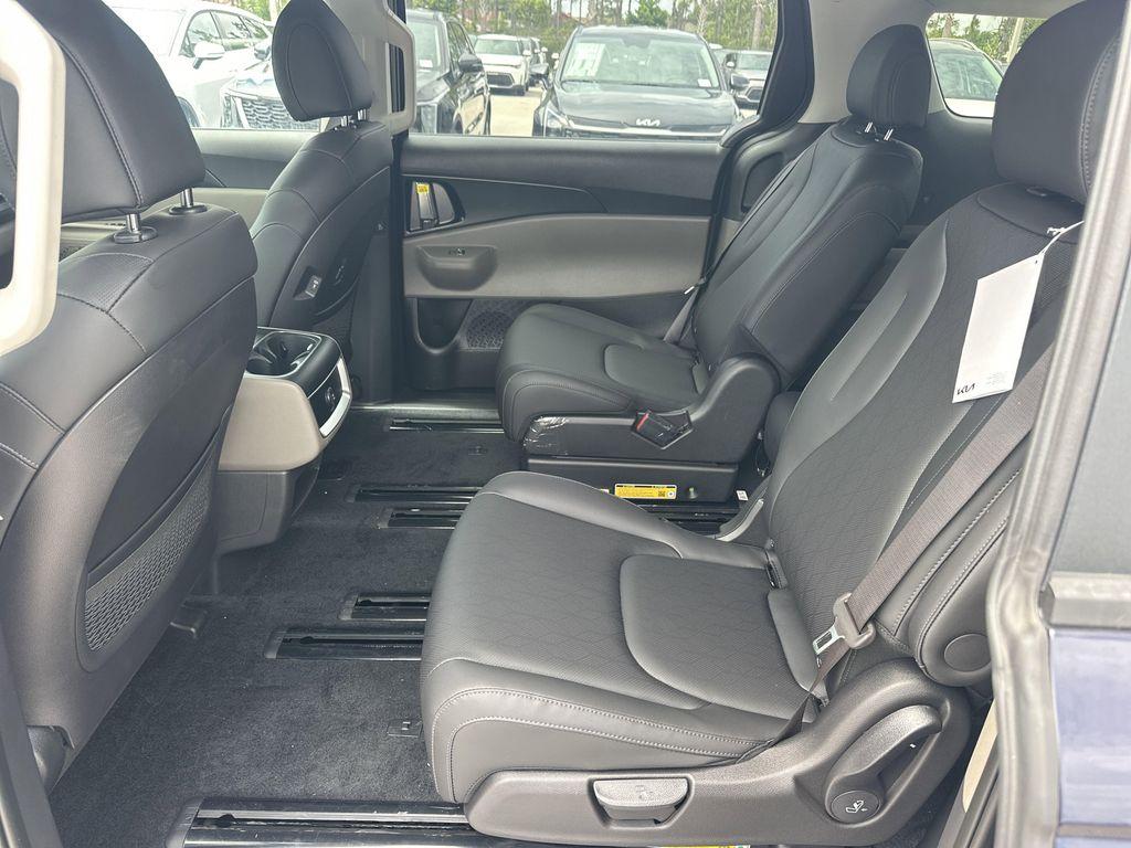 new 2025 Kia Carnival car, priced at $39,504
