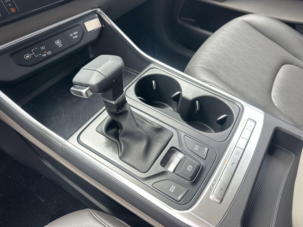 new 2025 Kia Carnival car, priced at $39,504