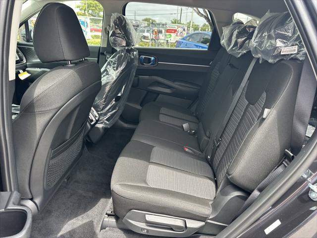 new 2025 Kia Sorento car, priced at $33,398