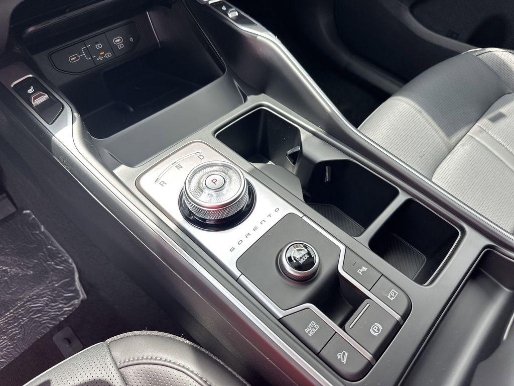 new 2025 Kia Sorento Hybrid car, priced at $38,544