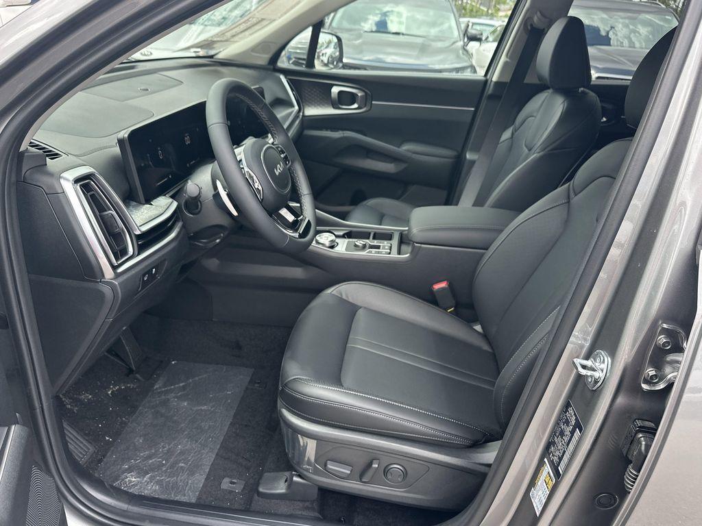 new 2025 Kia Sorento Hybrid car, priced at $39,149