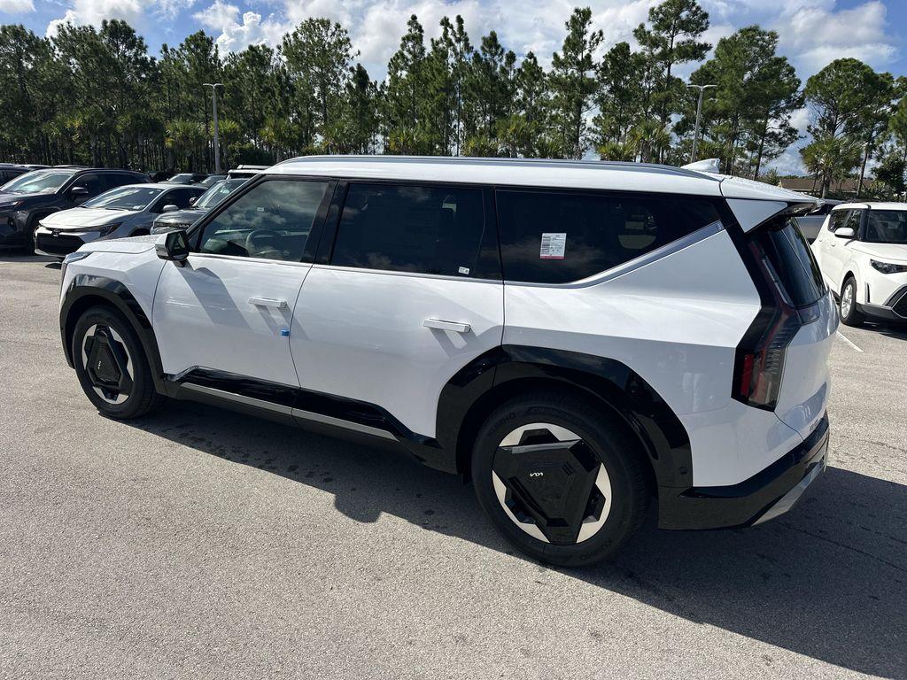 new 2026 Kia EV9 car, priced at $62,770