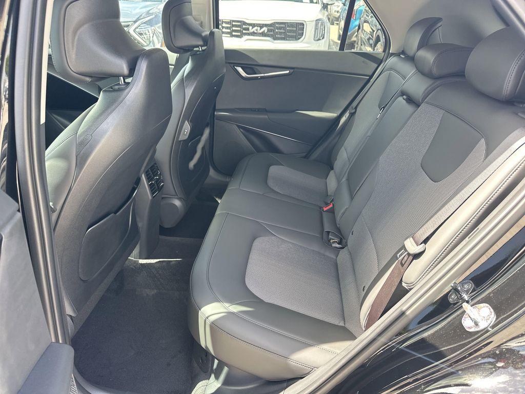 new 2025 Kia Niro car, priced at $33,033