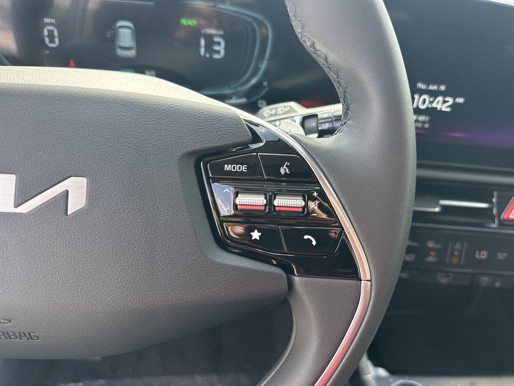 new 2025 Kia Niro car, priced at $33,033