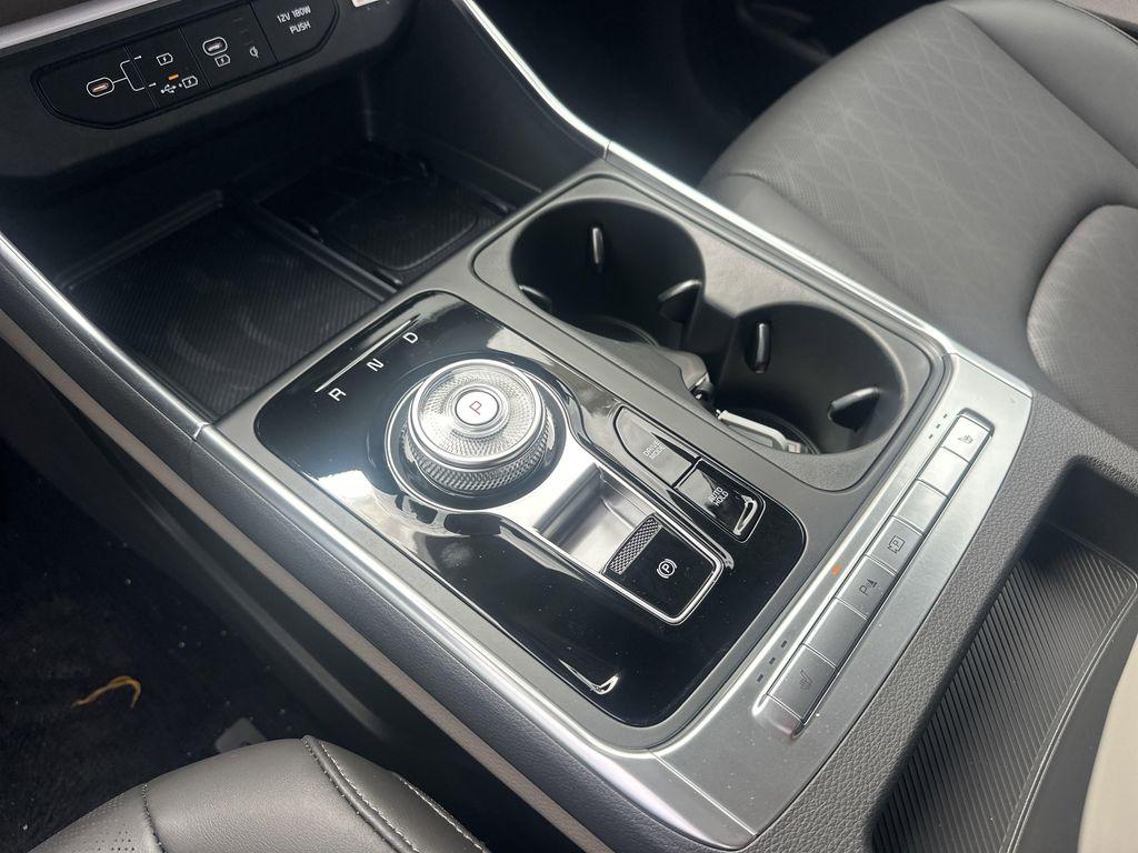 new 2025 Kia Carnival Hybrid car, priced at $43,488