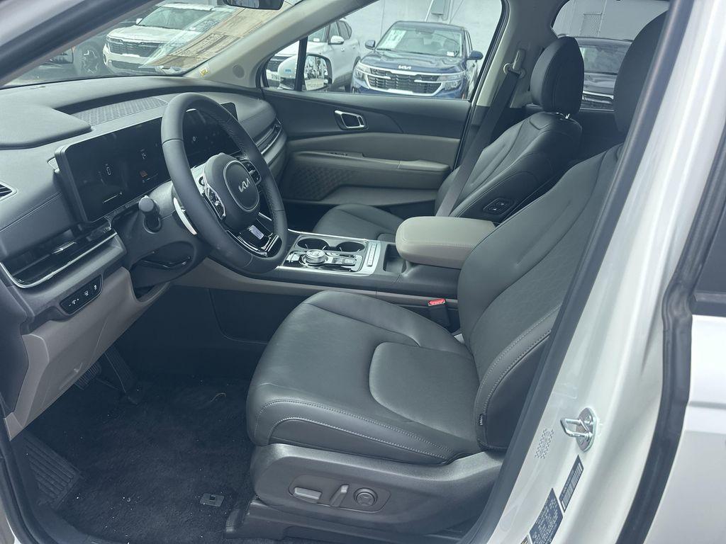 new 2025 Kia Carnival Hybrid car, priced at $43,488