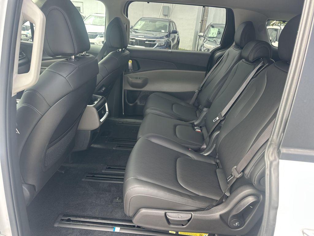 new 2025 Kia Carnival Hybrid car, priced at $43,488