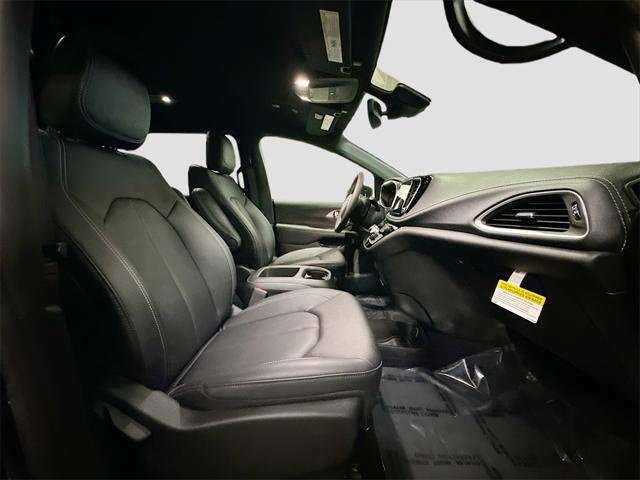 new 2025 Chrysler Pacifica Hybrid car, priced at $49,251