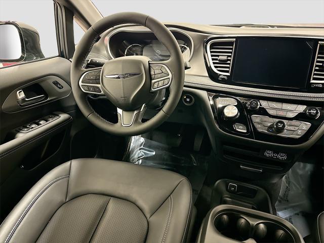 new 2025 Chrysler Pacifica Hybrid car, priced at $49,251
